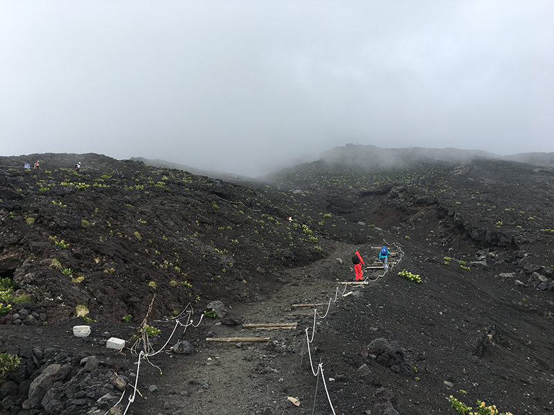 富士登山06_七合目付近で天候不順