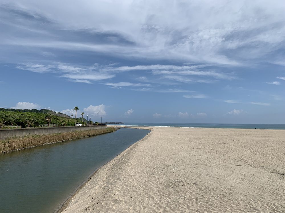 中央海岸と、月の砂漠の間にある川