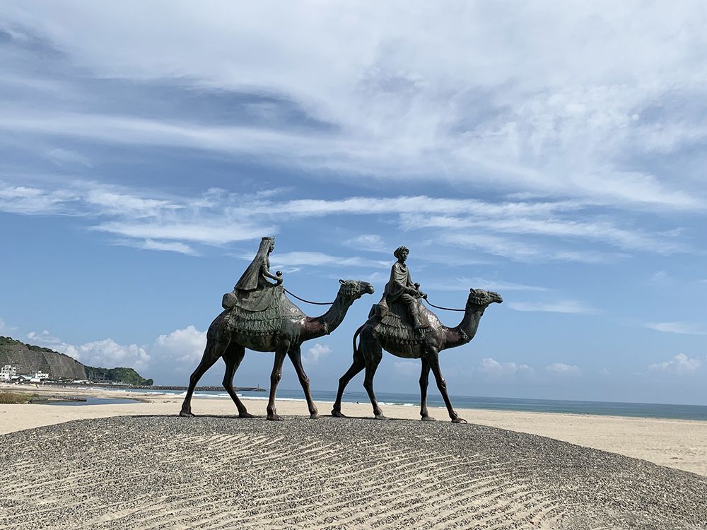 御宿海岸　ラクダに乗った王子様とお姫様の像