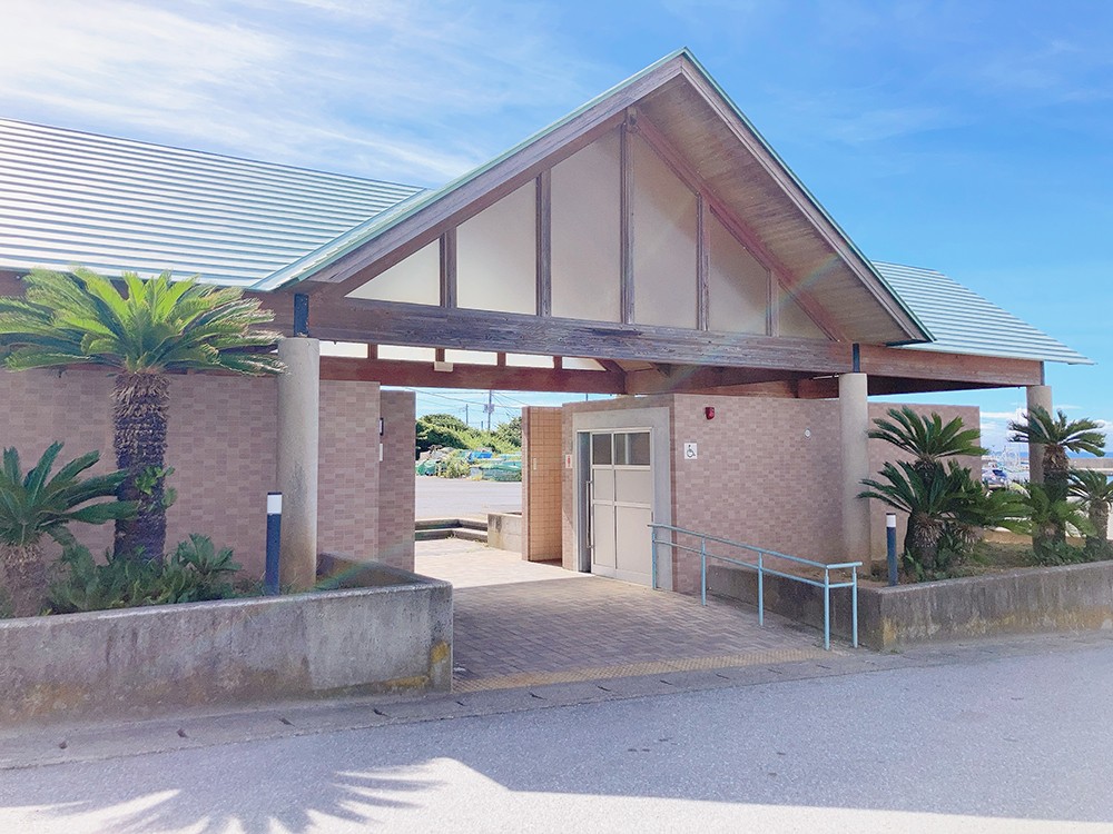 岩和田漁港の大きなトイレ