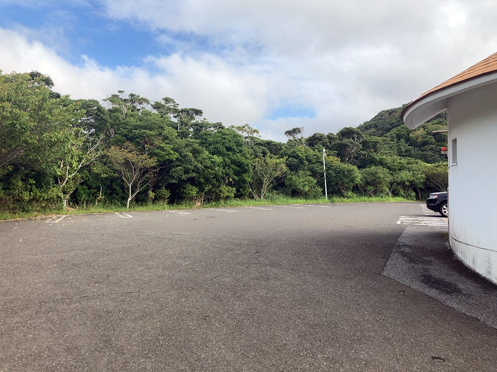 メキシコ記念塔の専用駐車場