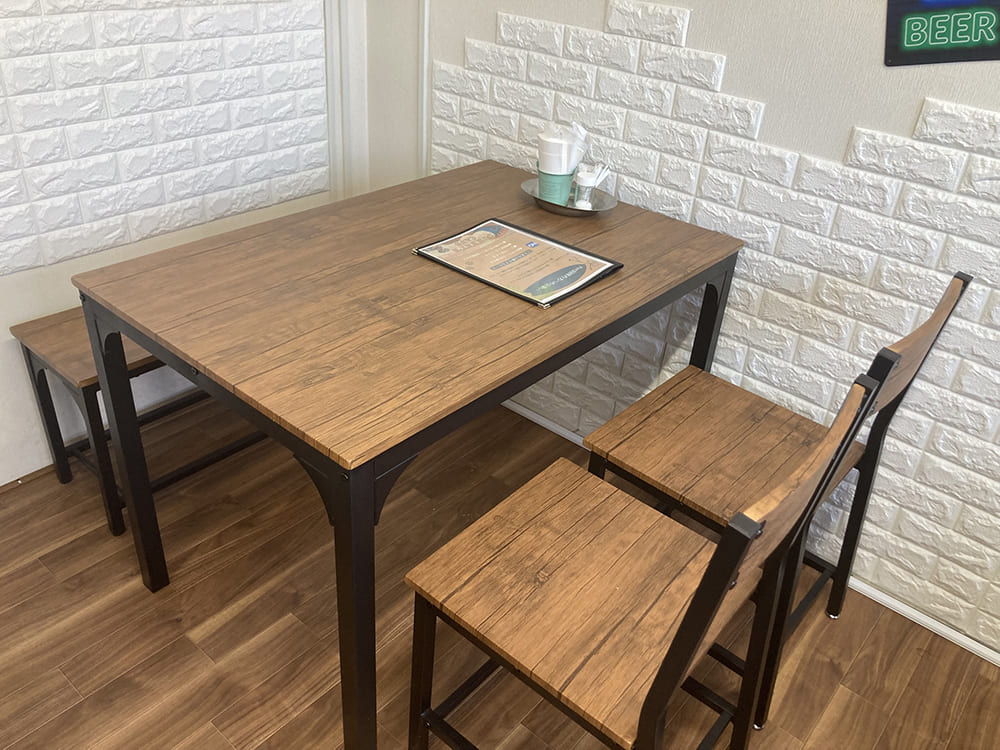 御宿町 ジョニーズカフェ ４人用テーブル