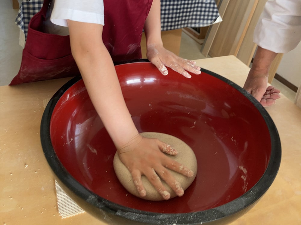 御宿町 喜和味 伸ばしの作業