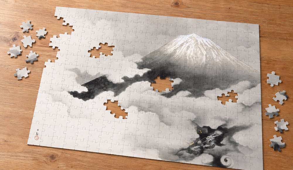 横山大観「龍躍る」を絵柄にした、組み立て途中のジグソーパズルのイメージ