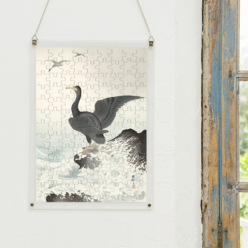 「岩の上のチシマウガラス（小原古邨）」パズルをインテリアとして飾る
