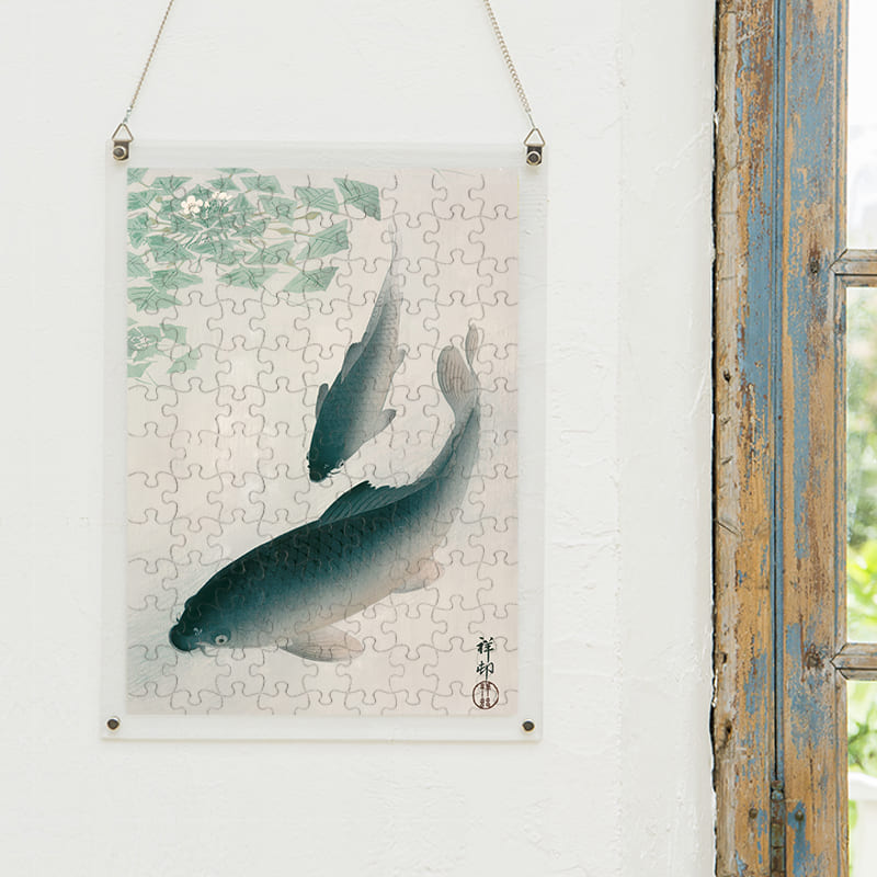 「鯉（小原古邨）」パズルをインテリアとして飾る