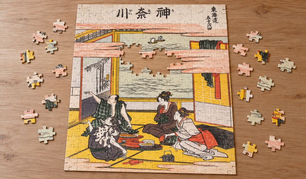 葛飾北斎「東海道五十三次 神奈川」を絵柄にした、組み立て途中のジグソーパズルのイメージ