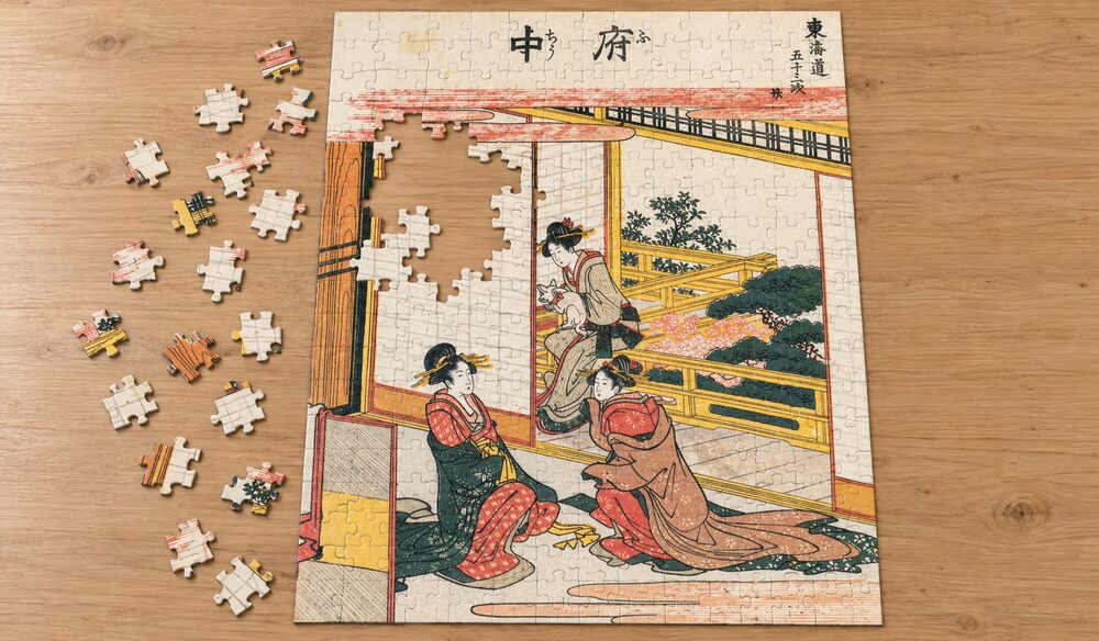 葛飾北斎「東海道五十三次 府中」を絵柄にした、組み立て途中のジグソーパズルのイメージ