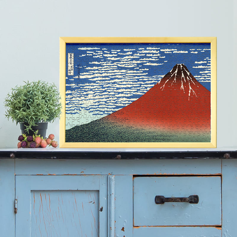 葛飾北斎「富嶽三十六景 凱風快晴」のアートパズルをフレームに入れた展示イメージ