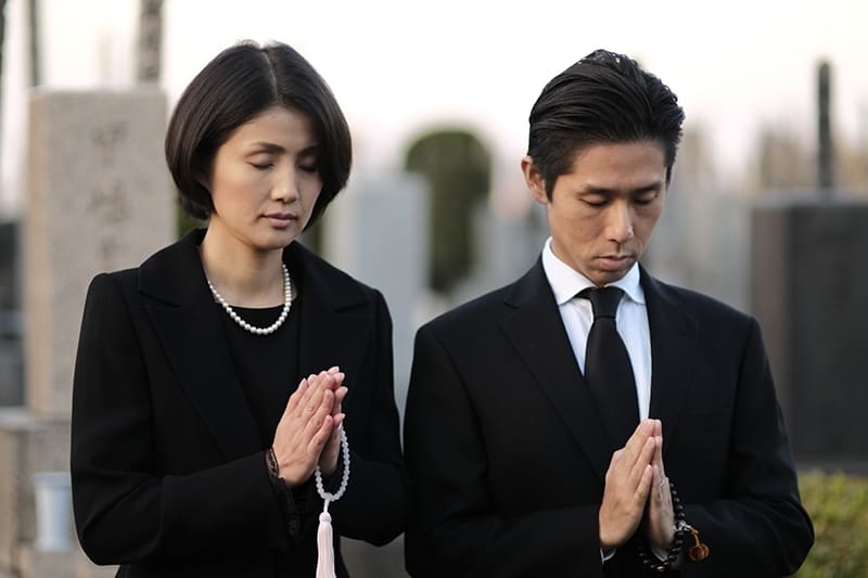お墓参りの問題