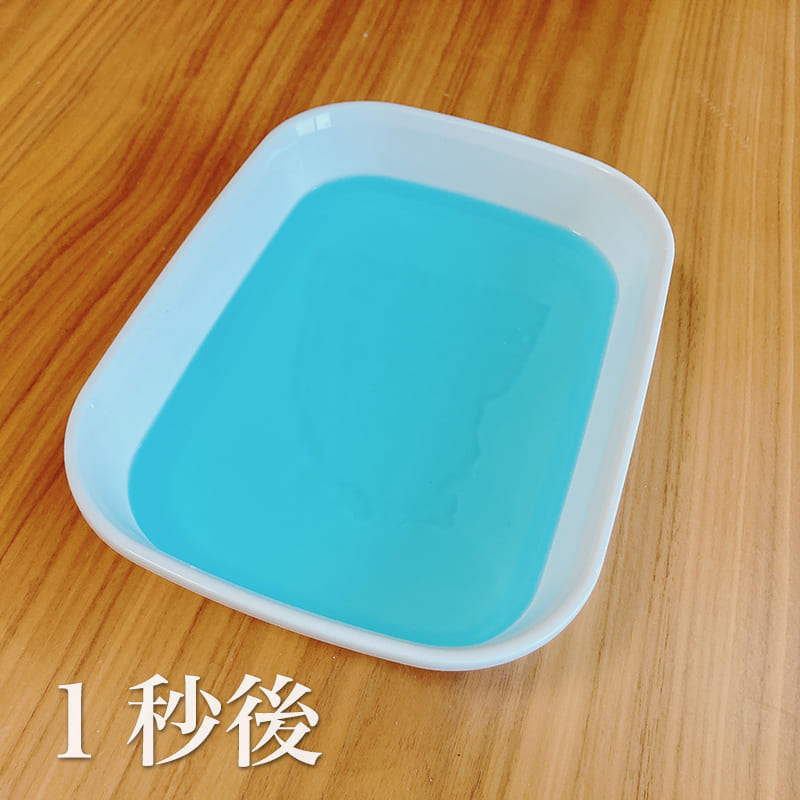 水溶性パラシュート、水につけた1秒後