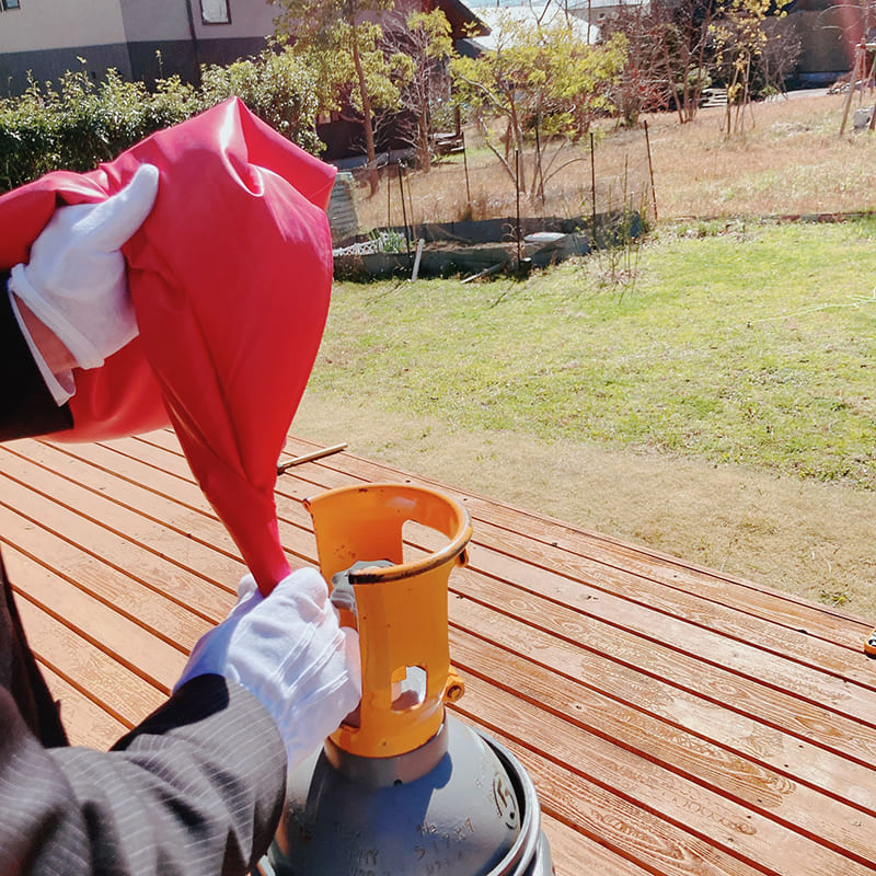 御遺骨を詰めたバルーン作成１