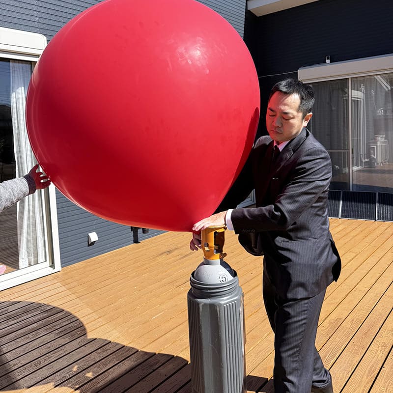 御遺骨を詰めたバルーン作成２