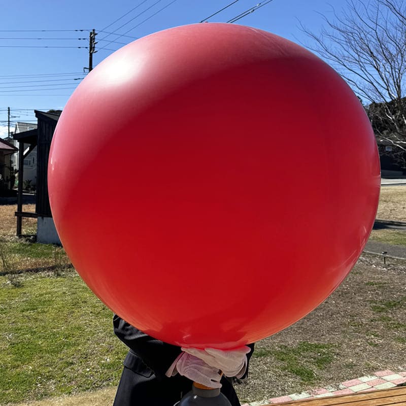 御遺骨を詰めたバルーン作成３