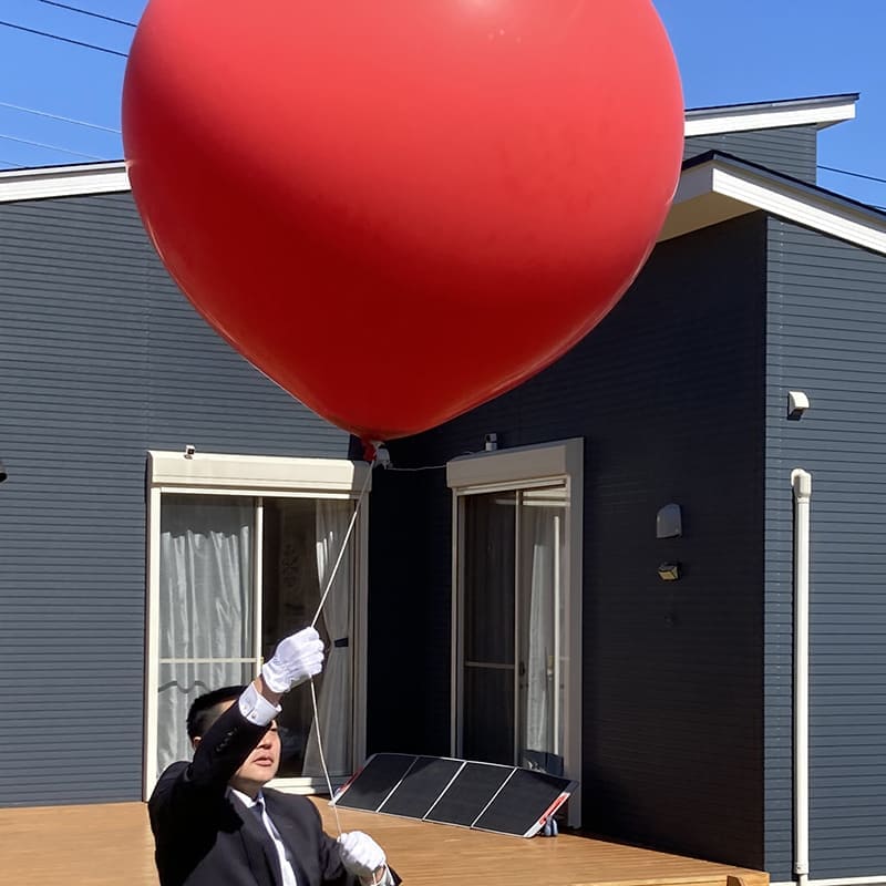 御遺骨を詰めたバルーン作成４